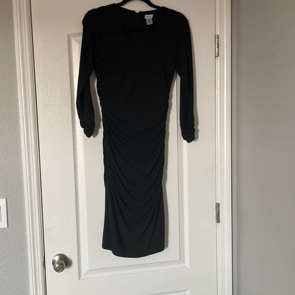 Long sleeve V-neck black dress